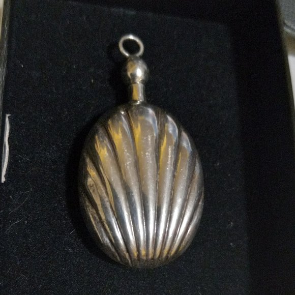 VINTAGE STERLING SILVER PERFUME PENDANT - Picture 3 of 6